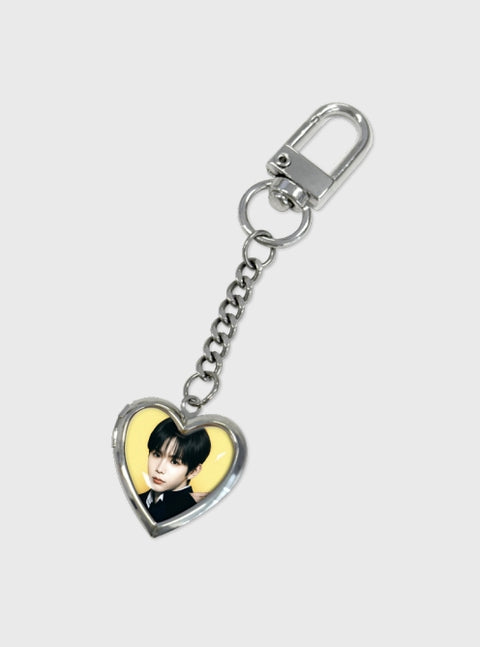 [PRE-ORDER] RIIZE ['HUG' SPECIAL MD] MIRROR KEY HOLDER